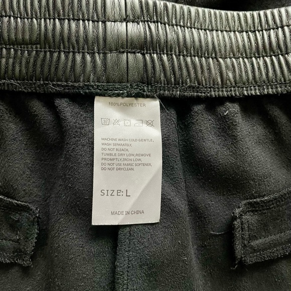 Faux Leather Cropped Pants Size L - Picture 8 of 8